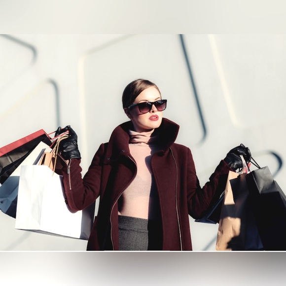 Meet your Posher, Amber - Picture 1 of 7